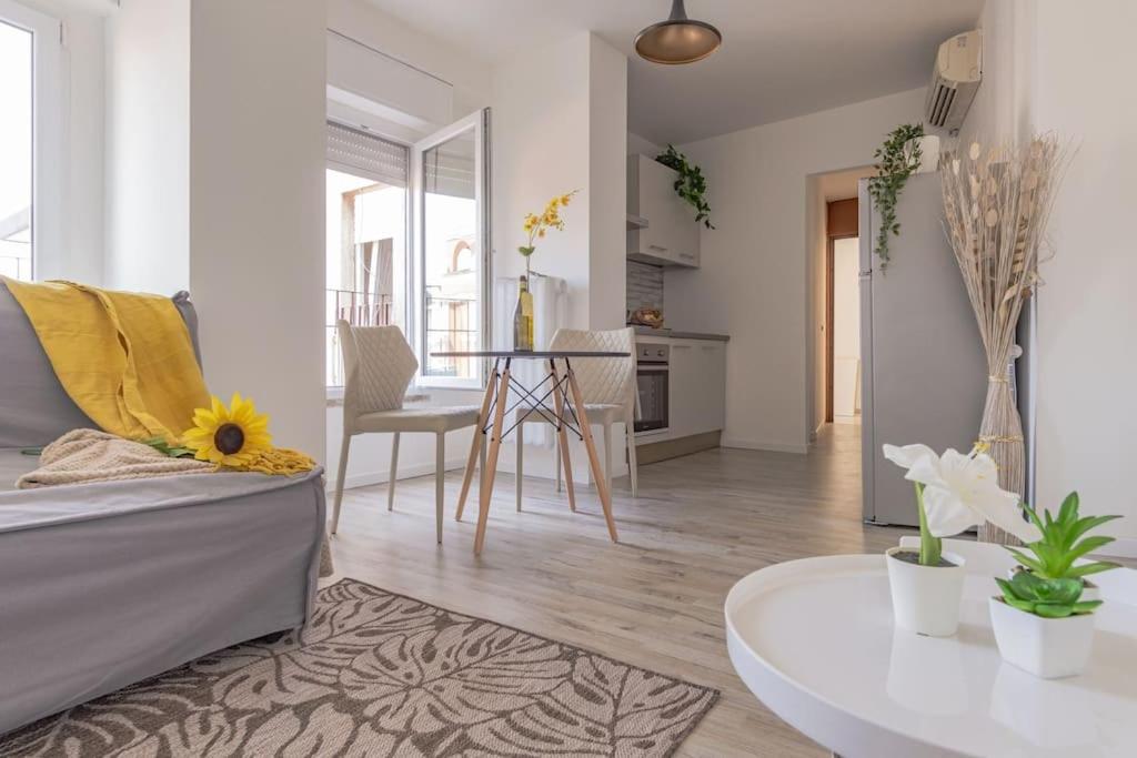 One Flat/Studio,Busto ArsizioCenter,With Terrace Exterior foto