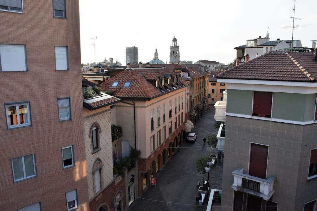 One Flat/Studio,Busto ArsizioCenter,With Terrace Exterior foto